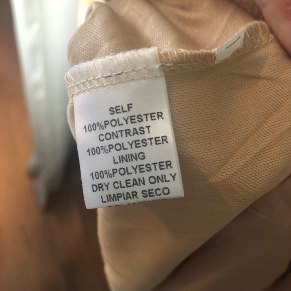 Boutique | Taupe dress with black and gold details - Picture 6 of 6